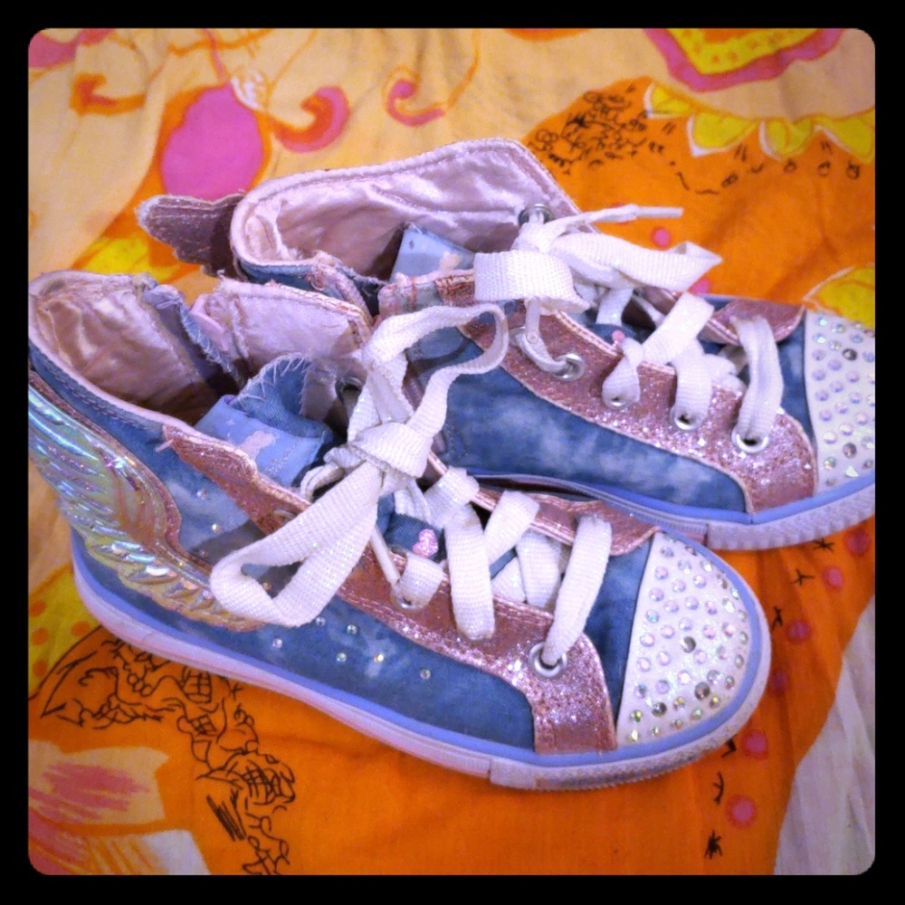 Gorgeous Fairy Tale Skechers w/wings!